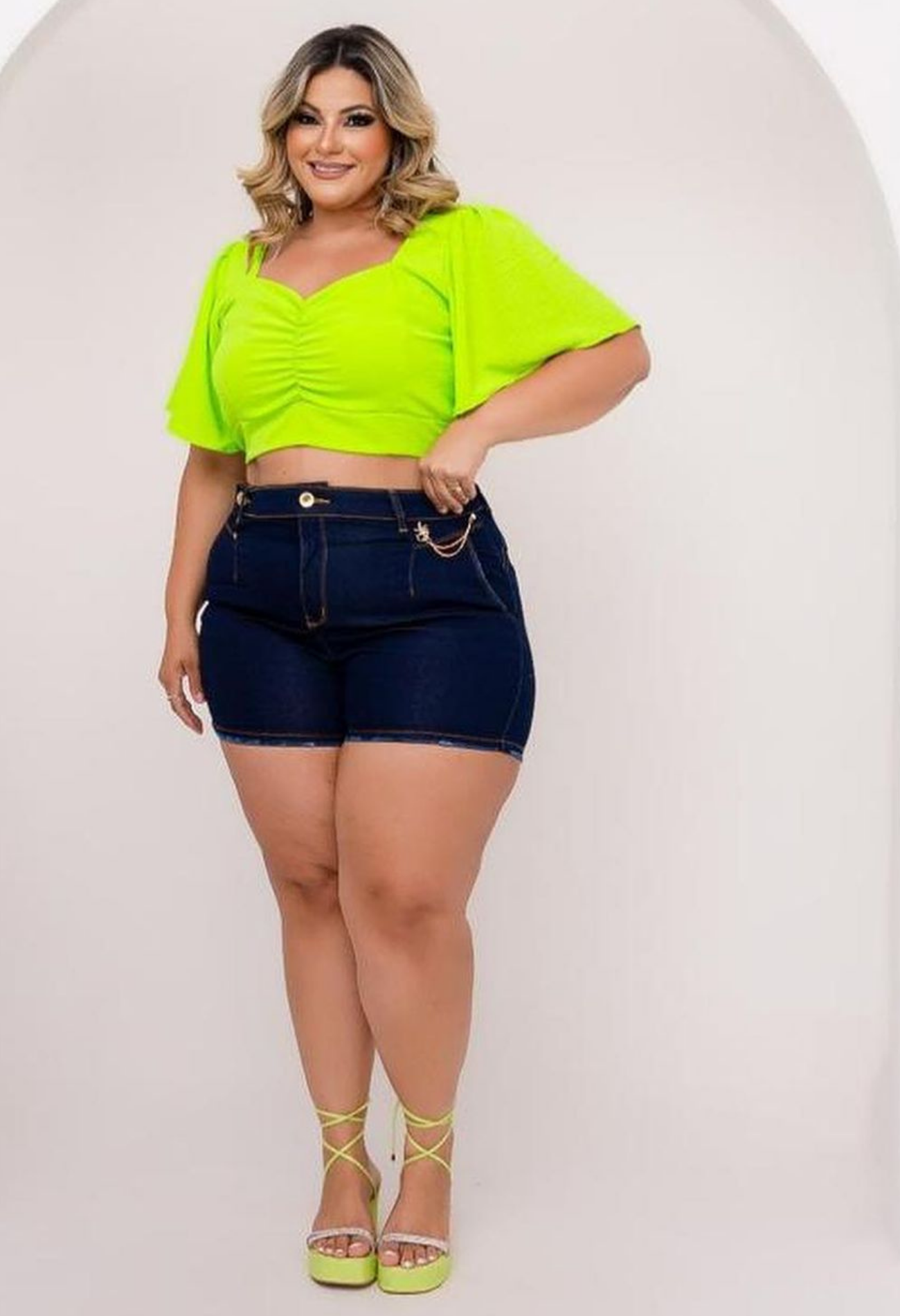SHORTS JEANS MODELADOR PLUS