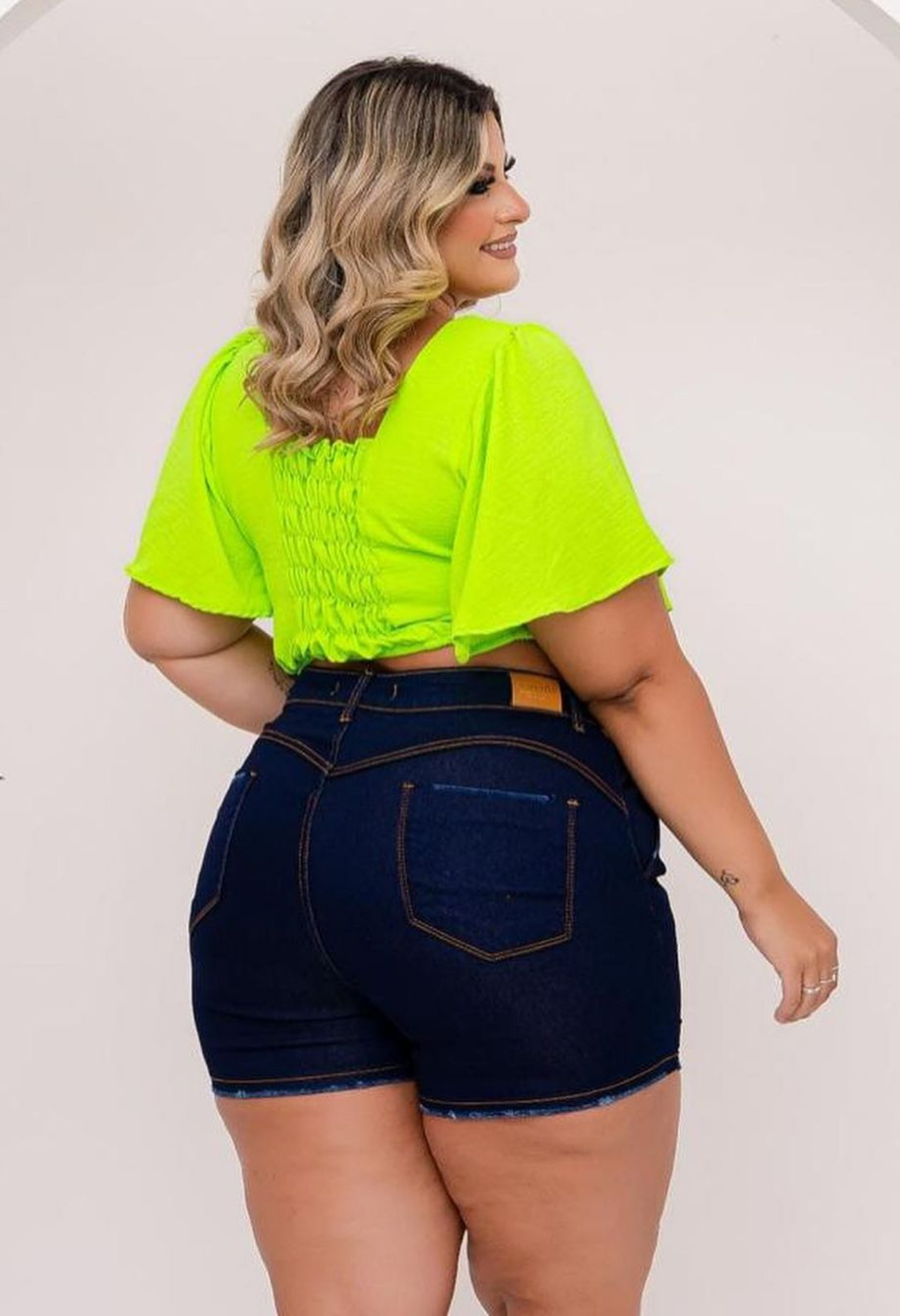 SHORTS JEANS MODELADOR PLUS