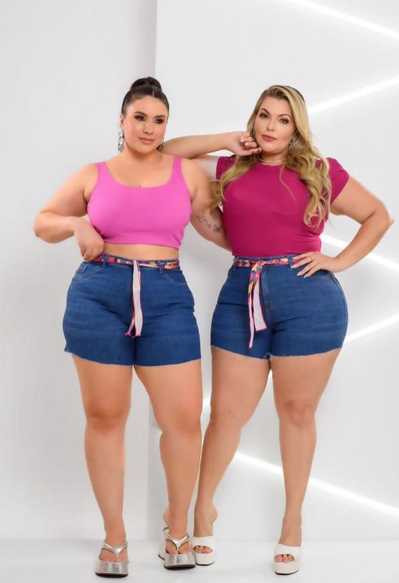 SHORT JEANS MODELADOR LEVANTA BUMBUM PLUS