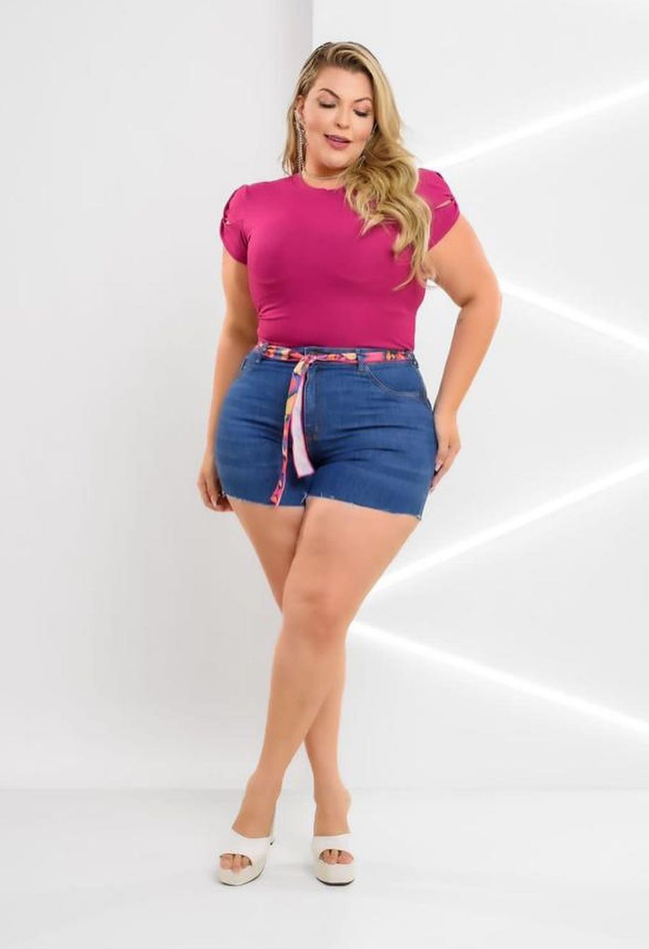SHORT JEANS MODELADOR LEVANTA BUMBUM PLUS