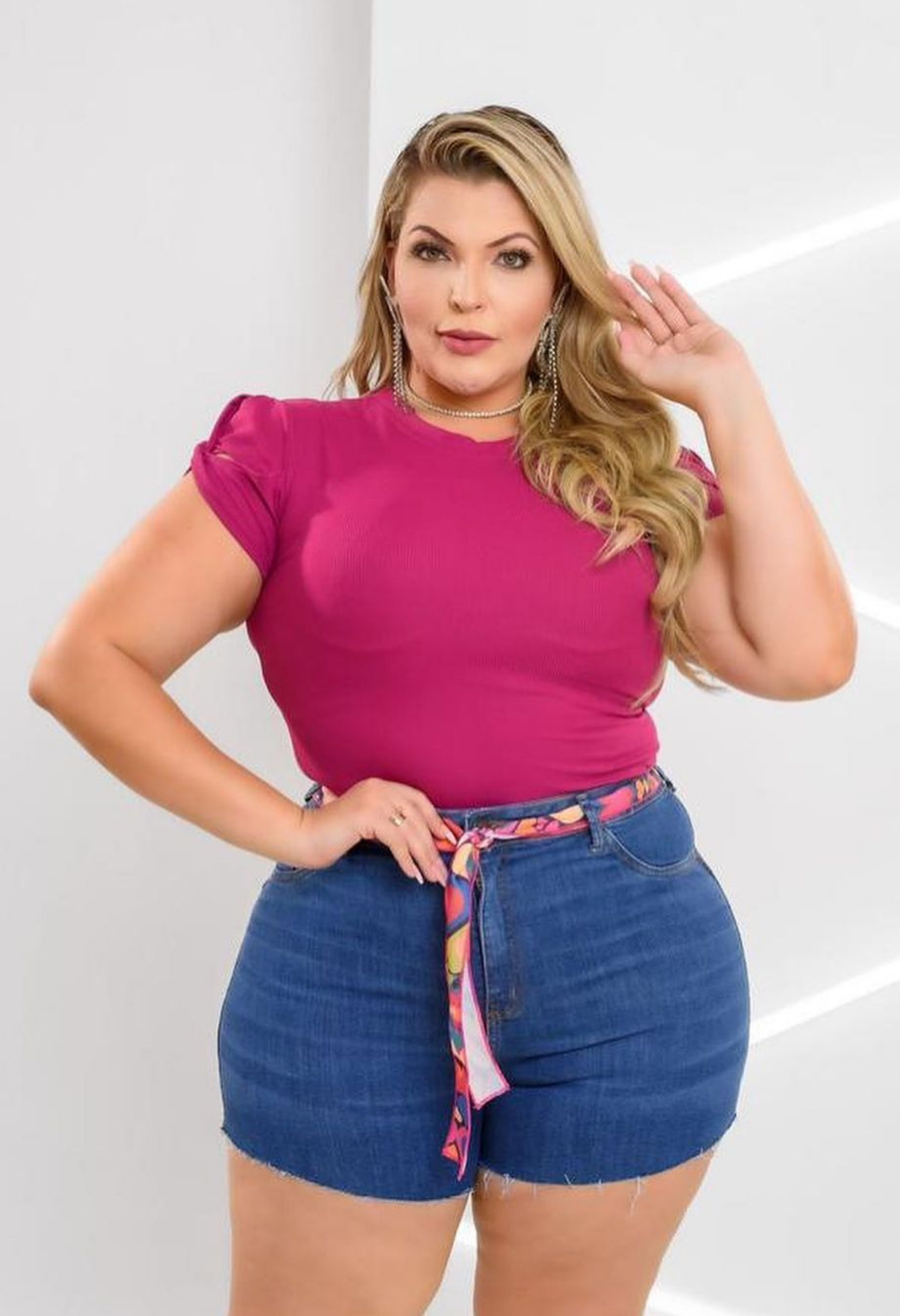 SHORT JEANS MODELADOR LEVANTA BUMBUM PLUS