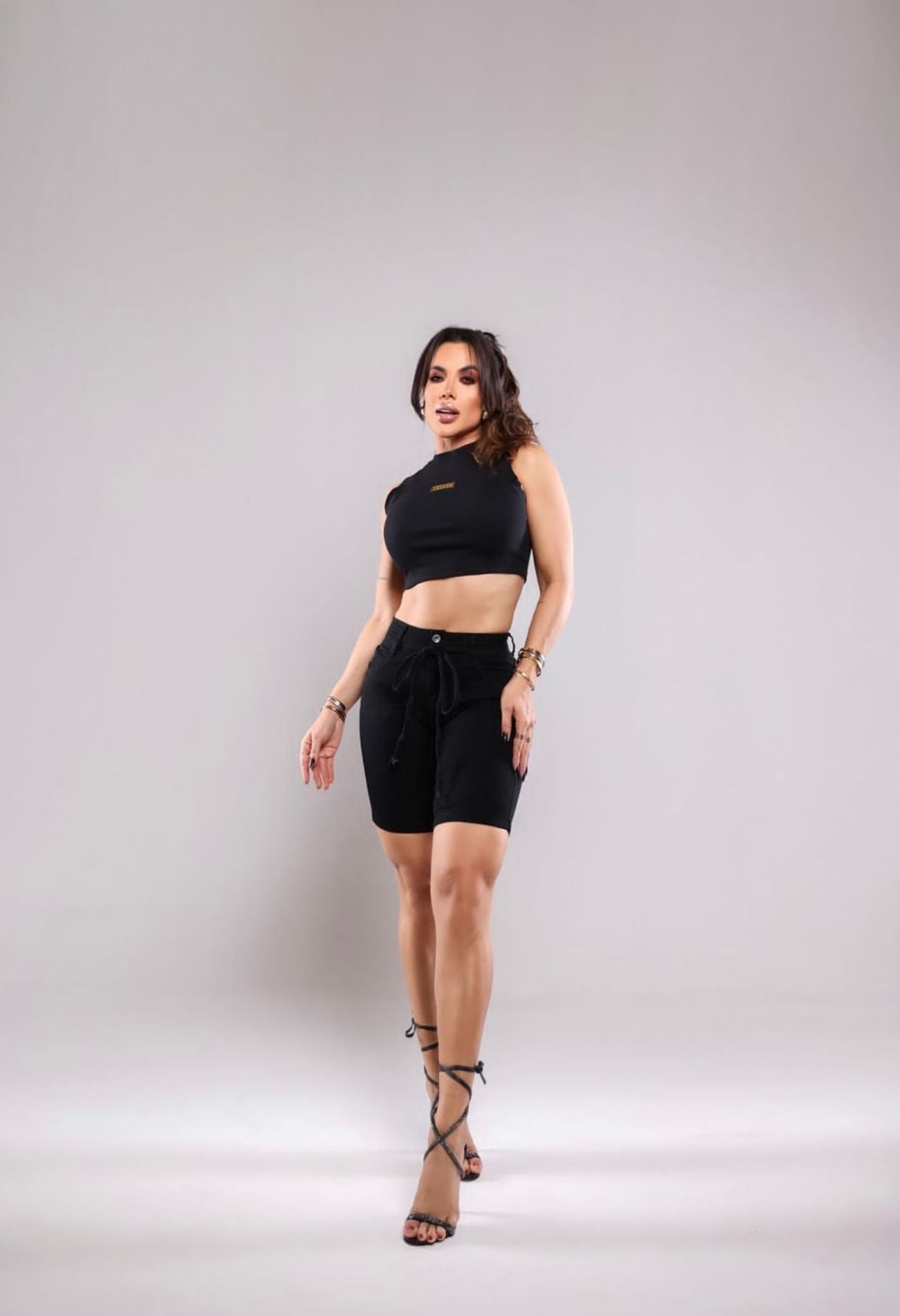 BERMUDA JEANS LEVANTA BUMBUM PRETA