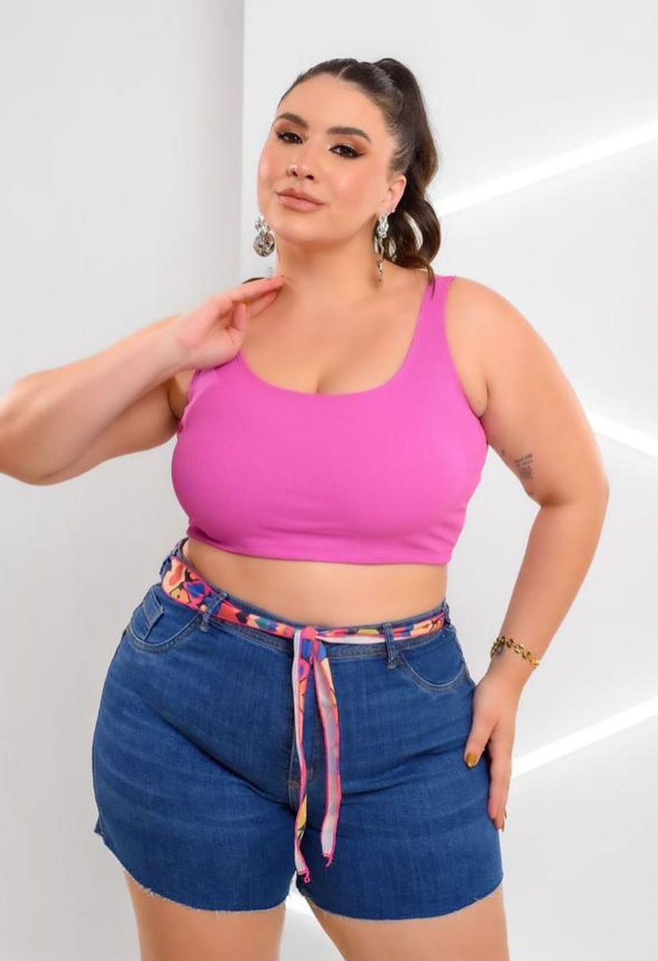 SHORT JEANS MODELADOR LEVANTA BUMBUM PLUS
