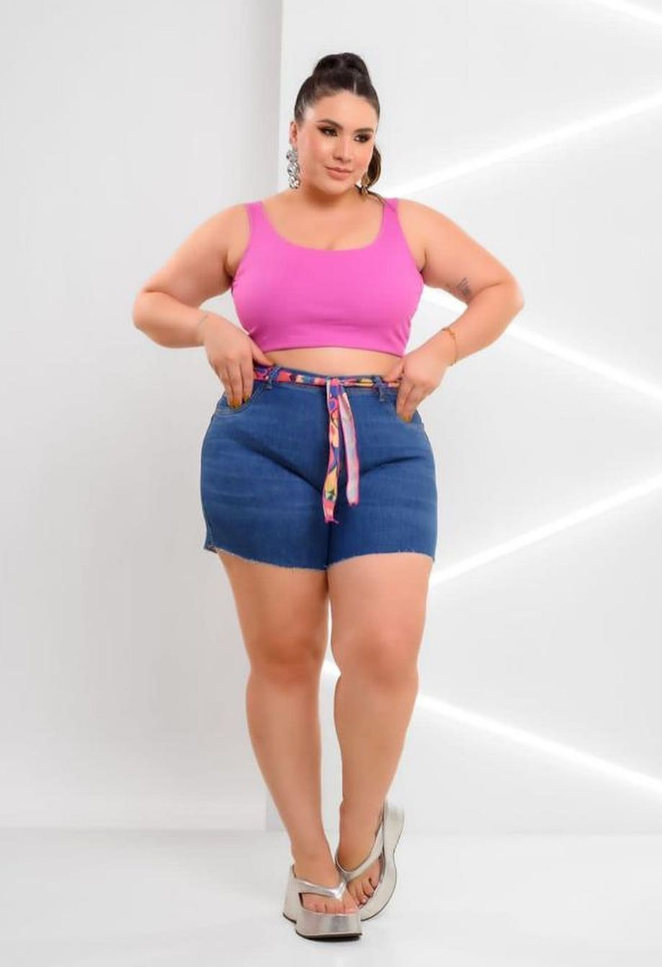 SHORT JEANS MODELADOR LEVANTA BUMBUM PLUS