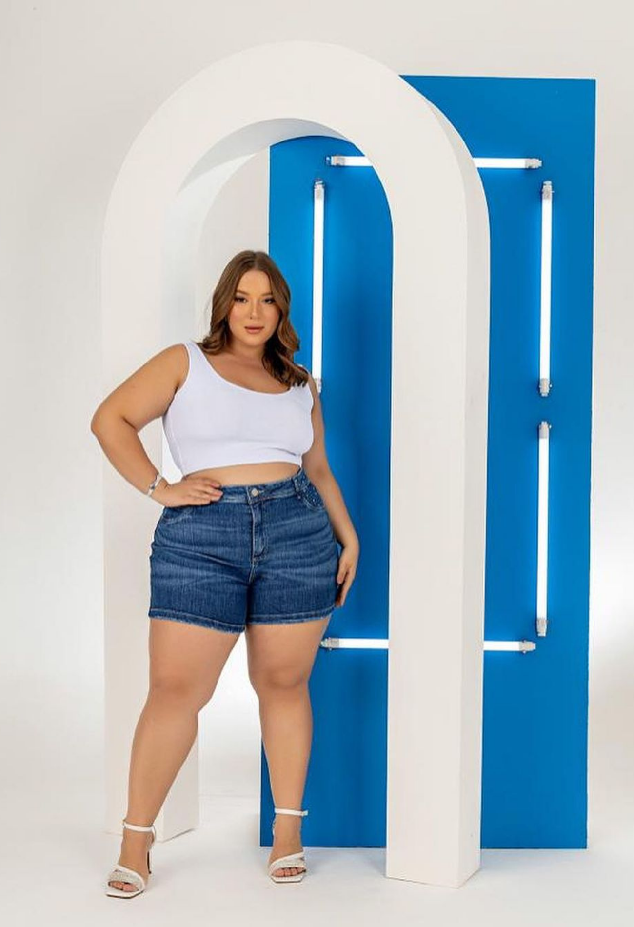 SHORT JEANS MODELADOR PLUS