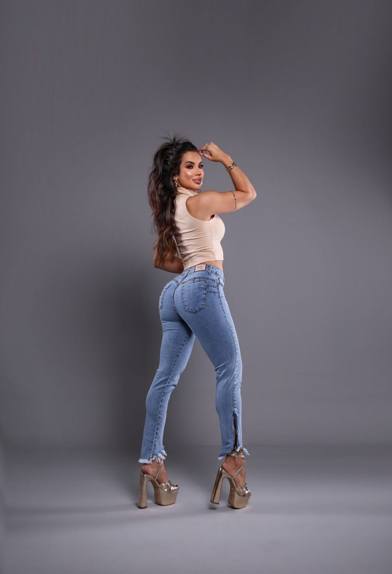 CALÇA JENS MODELADORA LEVANTA BUMBUM