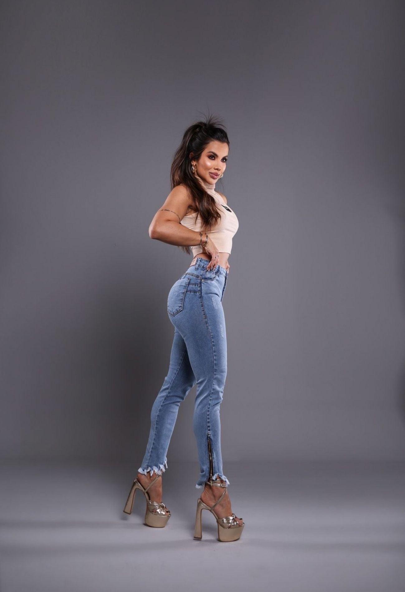 CALÇA JENS MODELADORA LEVANTA BUMBUM