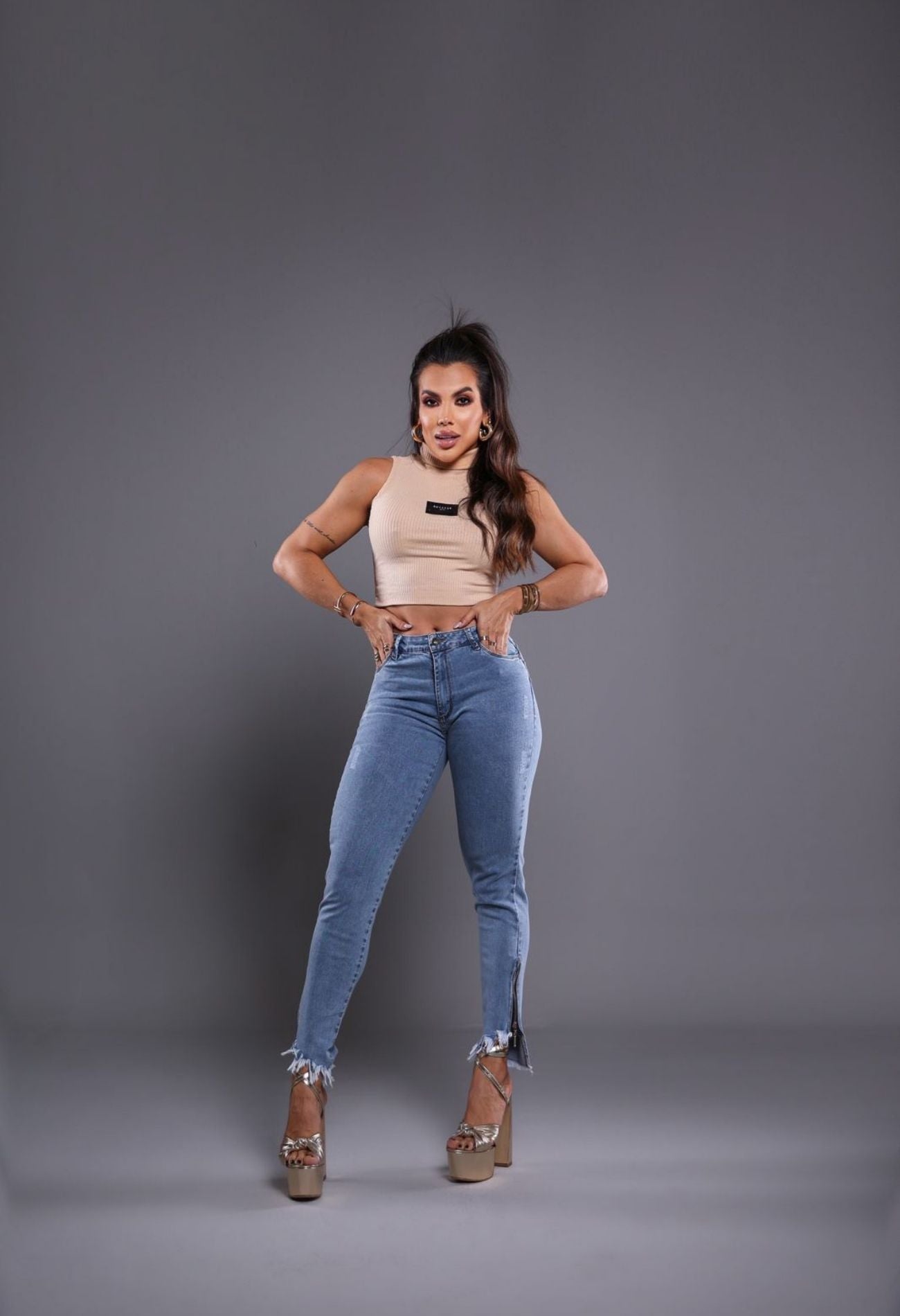 CALÇA JENS MODELADORA LEVANTA BUMBUM